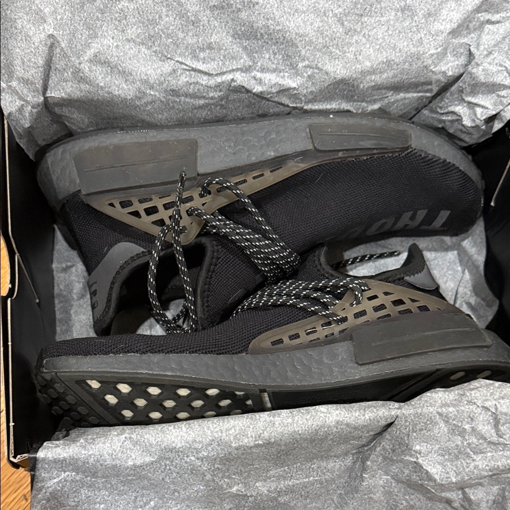 Sleek Black Men's Sneakers